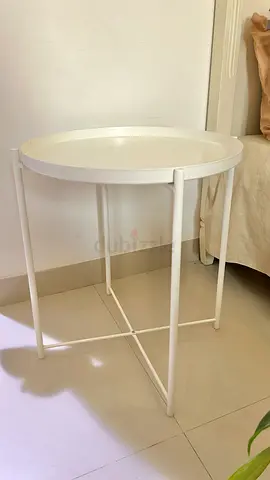 White round side table / tray table in good condition