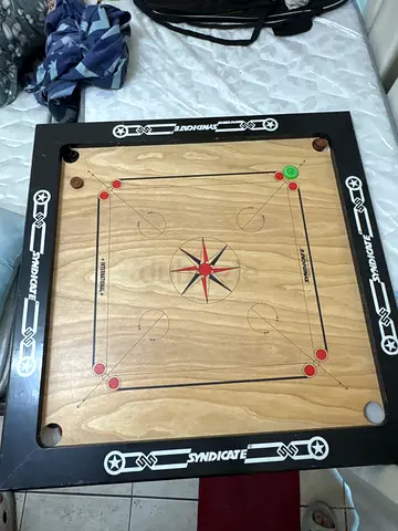 Carrom board