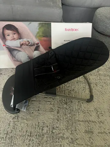 BabyBjörn Bouncer Bliss in Black - looks like new
