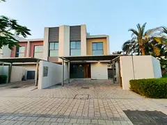 LUXURY 3BHK CORNER UNIT NEAR CLUB HOUSE WITH BIG GARDEN