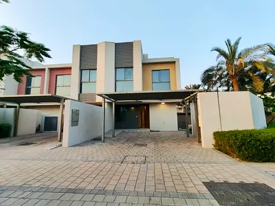 LUXURY 3BHK CORNER UNIT NEAR CLUB HOUSE WITH BIG GARDEN