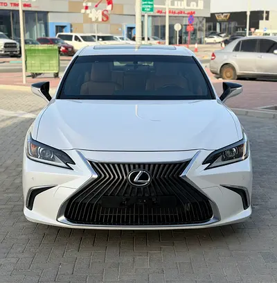 Lexus ES 350 2019 GCC Specs - Excellent Condition