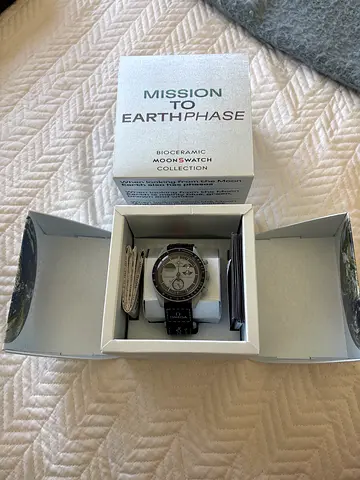 Men's wristwatch in original box - Mission Earthphase collection