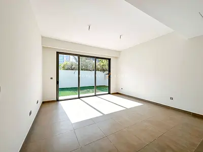 Landscaped | Spacious 3BR | Ready move In !