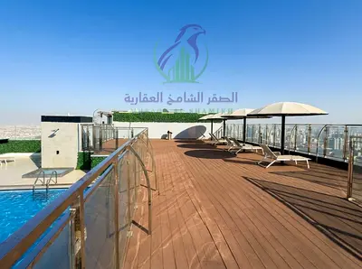 شقة غرفة وصالة للإيجار السنوي في المجاز ثلاثة الشارقة بتشطيب ألترا سوبر لوكس عند التسليم وإطلالة مفتوحة وحمامين وباركينغ مجاني وجيم ومسبح