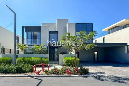 Upgraded Villa | Perfect Family Home | Available