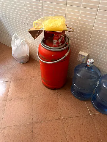 Gas cylinder