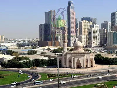 شقه ثانى ساكن ثلاث غرف وصاله للايجارالسنوى فى التعاون بإمارة الشارقه تصديق العقد على المالك غرفه استور كبير باركن مجانى بلكونه