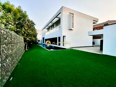 NEVER SEEN BEFORE EXCELLENT MODERN 5-BR