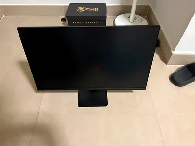 LG 24-inch Smart TV, barely used and in excellent condition. Comes with a remote control and support