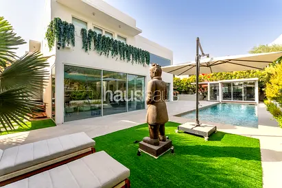 High-End Finish | Contemporary | Extended