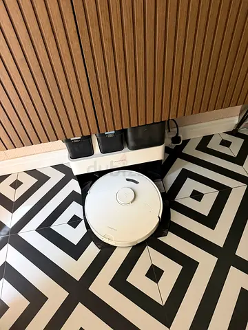 Roborock S7 Robot Vacuum and Dock - Good Condition