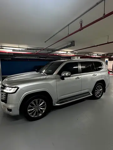 Toyota Land Cruiser VXR 2023 | GCC Specs | Low Mileage | Warranty