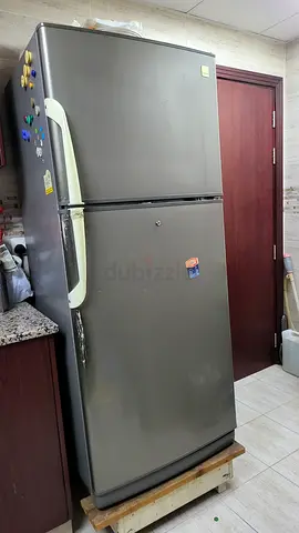 Daewoo FR-4502 KS Refrigerator-Freezer in Excellent Condition For 500 Only_Must Go Today
