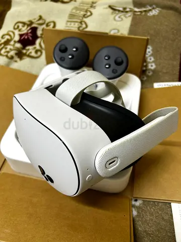 Meta Quest 3s (White) VR Headset with Controllers - Good Condition