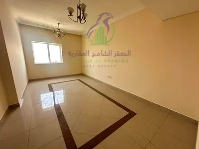 ثلاث غرف وصالة بالتعاون، 3 حمامات وبلكونة، باركينغ مجاني، موقع مميز قريب من الخدمات، إيجار 60 ألف سنوياً