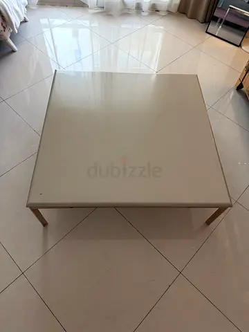 Minimalist white coffee table in good condition