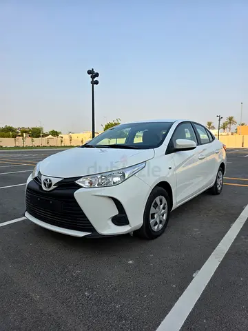 Full service history Yaris 1.5 SE GCC accidents free