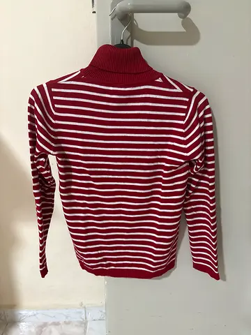 Girls Red and white striped long-sleeve turtleneck sweater - size small/medium