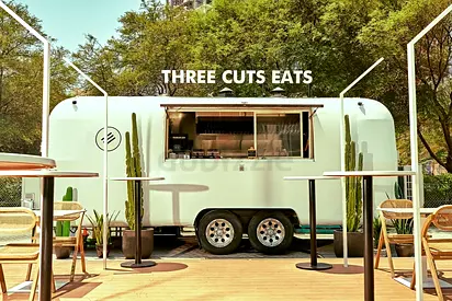 Fully Equipped Food Truck for Sale – Ready for Operation with location and NOC – Dubai”