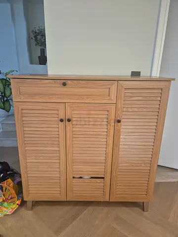 Shoe cabinet