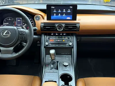 صورة 9 لـ 2025 Lexus IS-SERIES