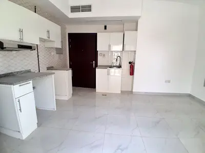 Luxury Studio With Balcony + Muweliah Area+ For Family Building Cal To Ali Bhatti