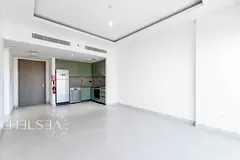 MIDDLE FLOOR | BRAND-NEW | PRIME LOCATION