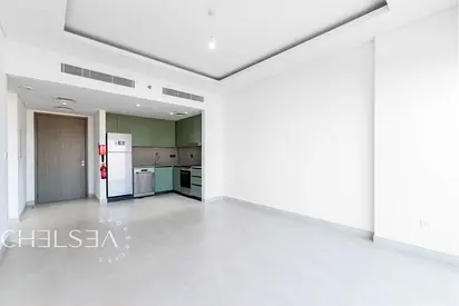 MIDDLE FLOOR | BRAND-NEW | PRIME LOCATION