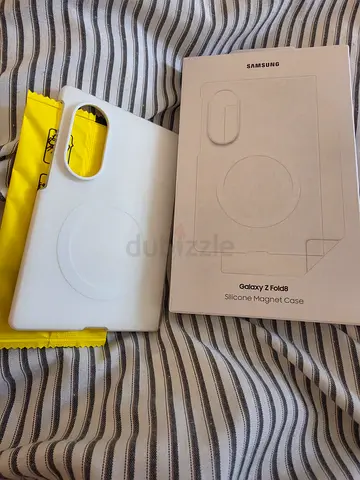 Samsung Galaxy Z Fold8 Silicone Cover (White) - Lightly Used