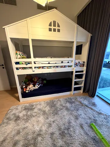 White house-frame bunk bed for kids - good condition