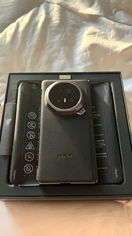 Honor Magic V5 foldable phone with official case (boxed)