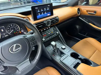 صورة 13 لـ 2025 Lexus IS-SERIES