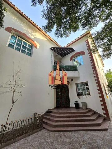 5 bed room hall Majlis with pool maids room gardan 120k