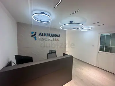 Premium Reception / Front Office Desk – Professional Design