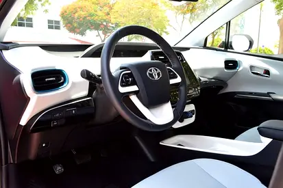 صورة 8 لـ 2017 Toyota PRIUS