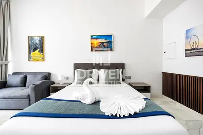 Bright | Partial Canal View | Cozy Studio