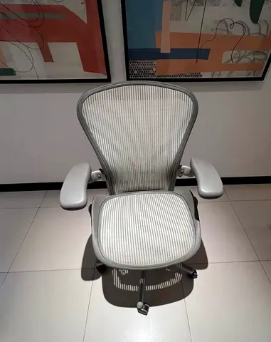 For selling Herman Miller Areon classic chair size B size and C available
