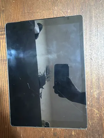 Apple iPad Pro 12.9″ 128GB – Good Condition