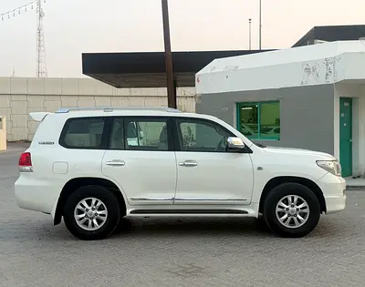 Pristine Toyota Land Cruiser GXR 2011 | GCC Specs | Reliable v6