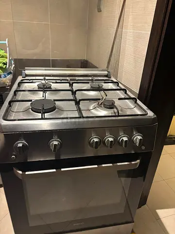 Used freestanding 4-burner gas cooker with oven - stainless steel