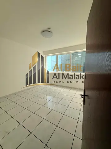 شقة غرفتين وصالة للإيجار السنوي في المجاز 2 بالقرب من القصباء، تتميز بمساحات مريحة وموقع مميز، مع شهر مجاني وإمكانية الدفع على 4 أو 6 دفعات، بالقرب من