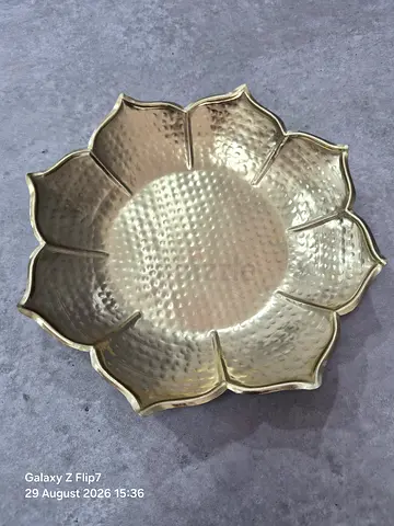 Brass Flower-Shaped Decorative Plate / Tray 28 cm diameter