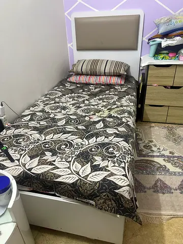 Hydraulic single bed with mattress