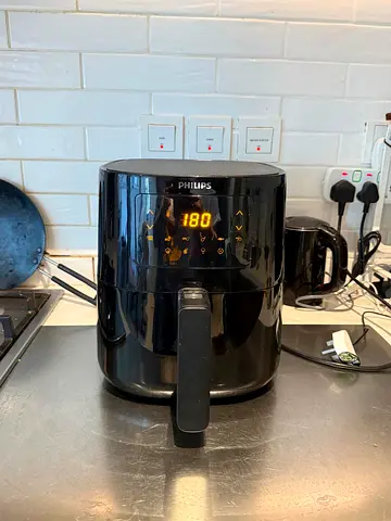 PHILIPS AIR FRYER FOR SALE!! VERY LIGHT USE!! ALMOST NEW!!