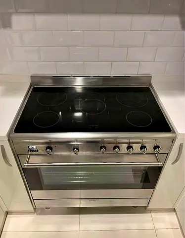 Smeg latest model 5 zone Electric cooker 90by60