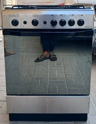 This Italian brand Indesit 4 burners gas cooker, its condition is properly working.