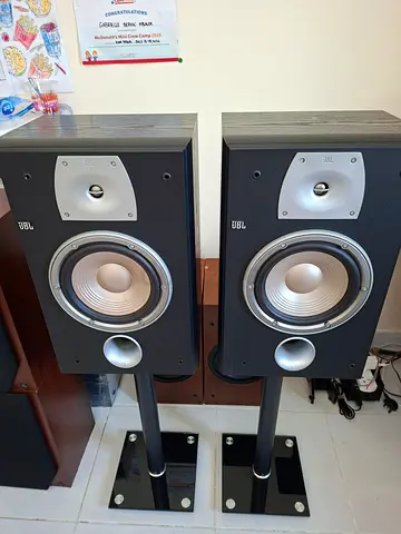 Jbl N28 8" Bookshelf speaker.