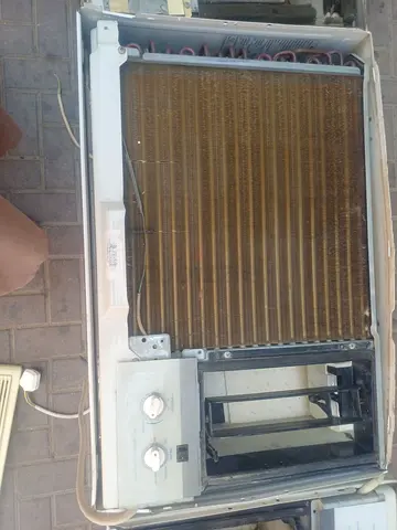 Used window air conditioner unit - internal parts, needs repair
