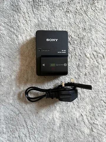 SONY NP-FZ100 BATTERY/CHARGER
